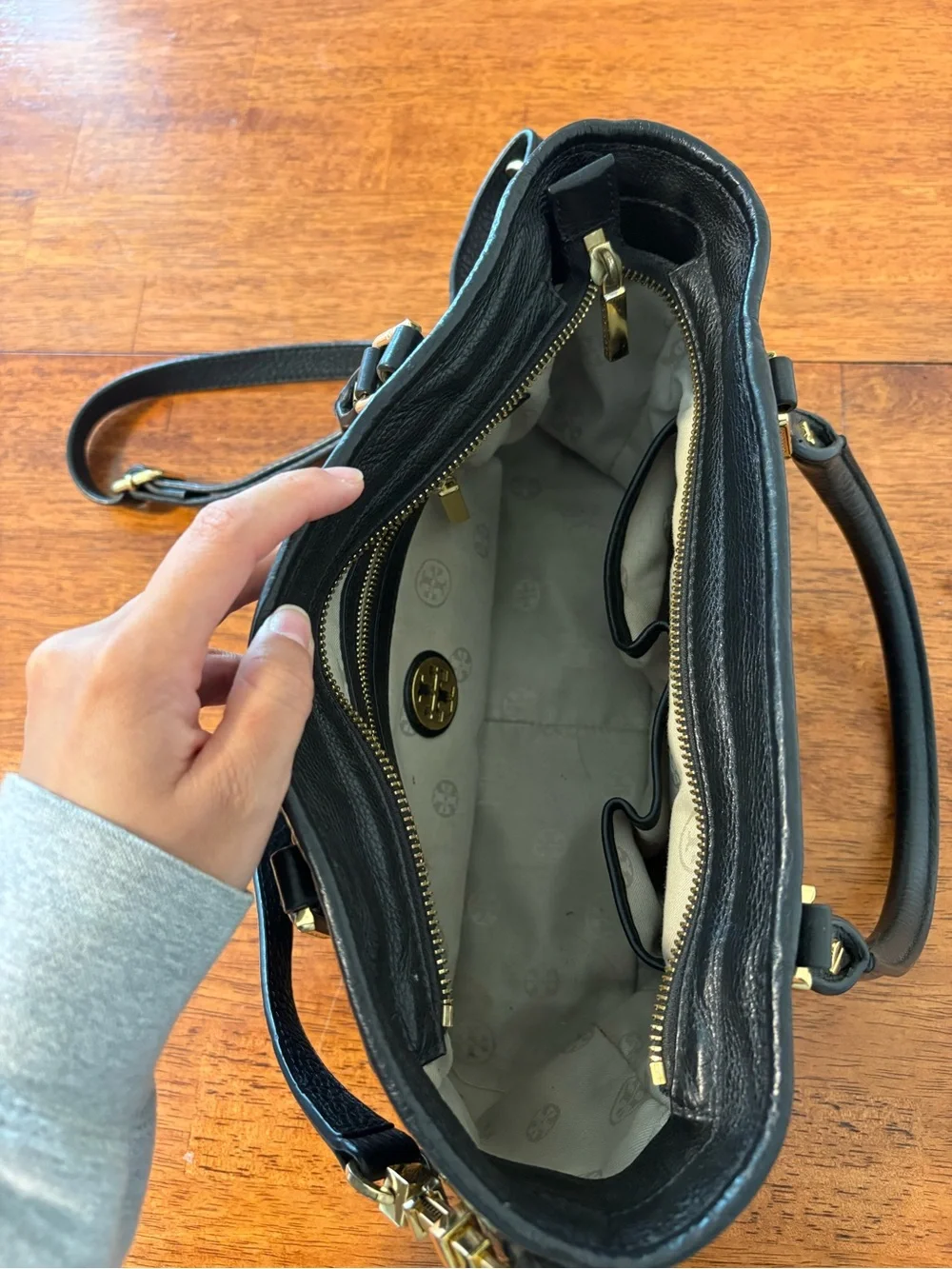 Tory Burch - Amanda Black Leather Handbag